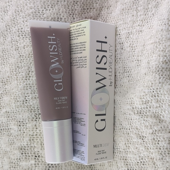 HUDA BEAUTY GloWish Multidew Tint Foundation in DEEP 11, 40ml/1.35fl oz - Picture 1 of 13